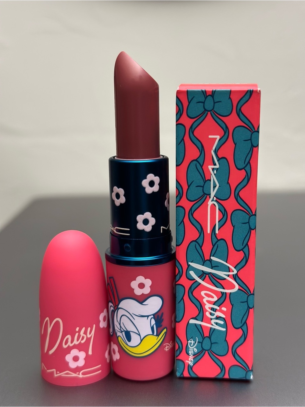 MAC “Upsy Daisy” Lipstick ~ Disney Minnie Mouse & Daisy Duck Collection - Picture 2 of 5